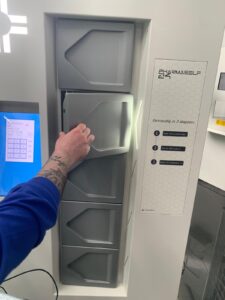 סימון בחץ מואר איזו דלת לפתוח